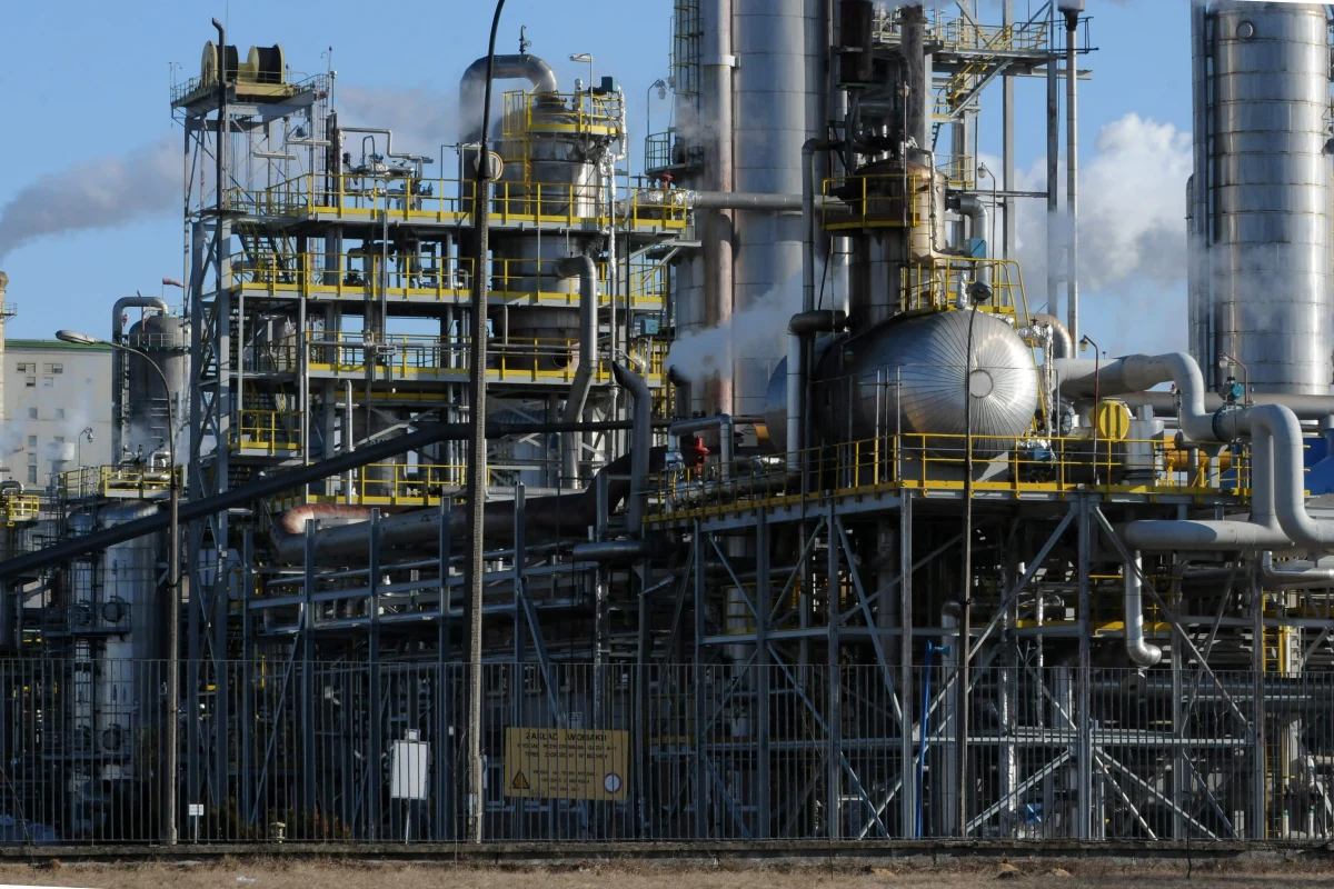 Z poniedziałku na wtorek w nocy w przedsiębiorstwie chemicznym Anwil we Włocławku doszło do awarii. Rozszczelniła się część instalacji. Konieczna była ewakuacja części pracowników. Po godz. 3 przedsiębiorstwo opublikowało jednak komunikat: "Alarm chemiczny III stopnia został odwołany. Zadziałały wszystkie procedury i systemy bezpieczeństwa. Alarm uruchomiono zapobiegawczo, dotyczył terenu Anwil oraz ulicy Krzywa Góra. W wyniku zdarzenia nikt nie został poszkodowany, nie było zagrożenia dla mieszkańców miasta". 