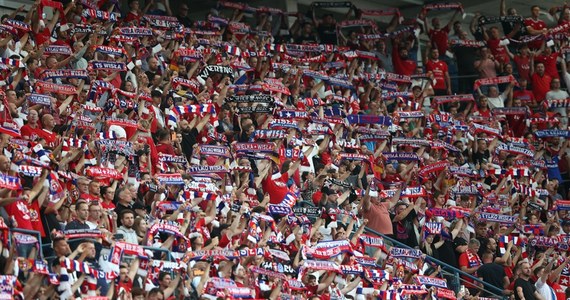 Ktoś ostrzelał stadion Wisły Kraków podczas poniedziałkowego meczu z GKS-em Tychy. Wybite zostały szyby. Trwa szacowanie strat oraz ustalanie sprawców.