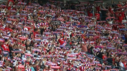 Niebezpieczny incydent przed meczem Wisły Kraków. Ktoś ostrzelał stadion