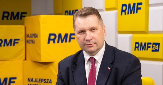 Przemysław Czarnek, który był gościem Porannej rozmowy w RMF, powiedział, że jego zdaniem kandydatem PiS na prezydenta powinien być Karol Nawrocki lub Mariusz Błaszczak. Wobec swoich szans jest sceptyczny. „To musi być kandydat, który zmobilizuje przede wszystkim nasz elektorat, przejmie cały elektorat prawicy w drugiej turze, ale też będzie miał zdolność do pozyskania tego mitycznego środka. Mówią, że mam cechy pierwszą i drugą, ale z pewnością z trzecią cechą mam jakiś problem” – odpowiedział Robertowi Mazurkowi.