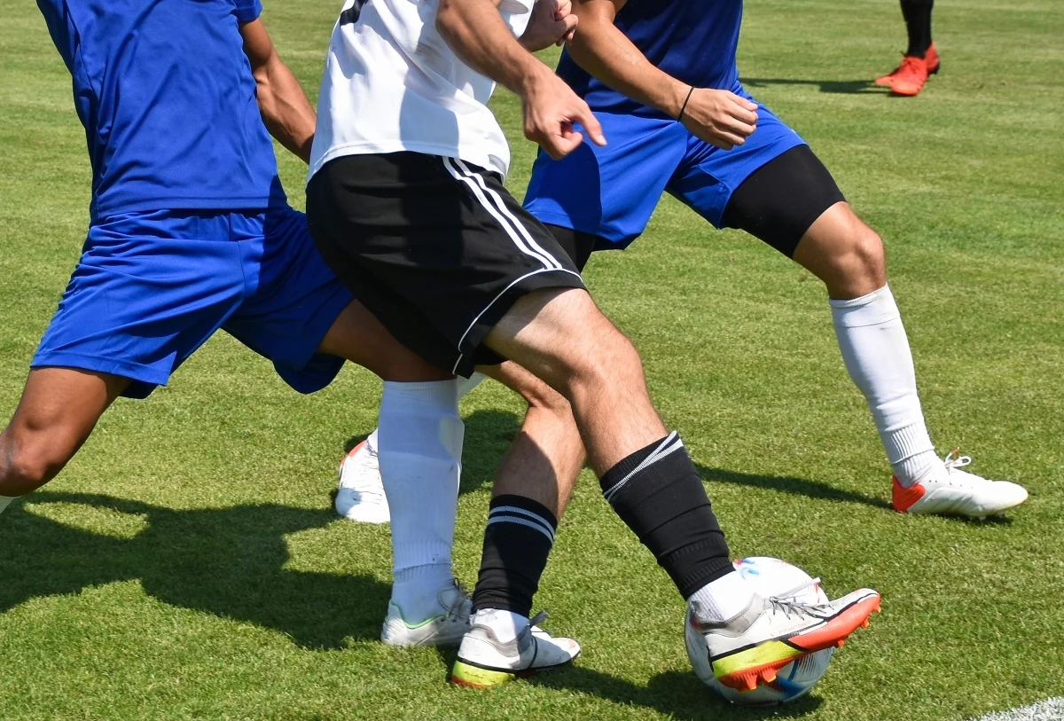 Tragedia podczas meczu w Peru. W wyniku uderzenia pioruna zginął jeden z piłkarzy. Czterech innych zostało rannych.