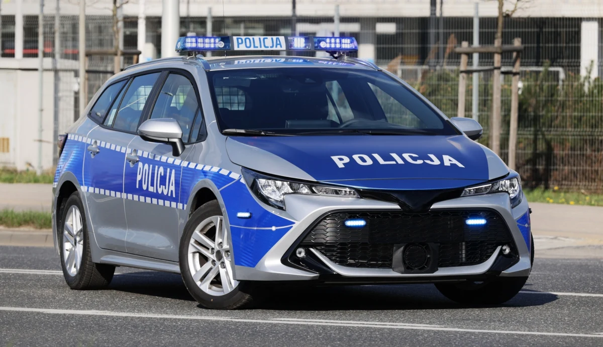 Dwa niebezpieczne wypadki podczas wyprzedzania na drodze krajowej numer 25 niedaleko Bydgoszczy. Trzy osoby zostały przewiezione do szpitala na badania.