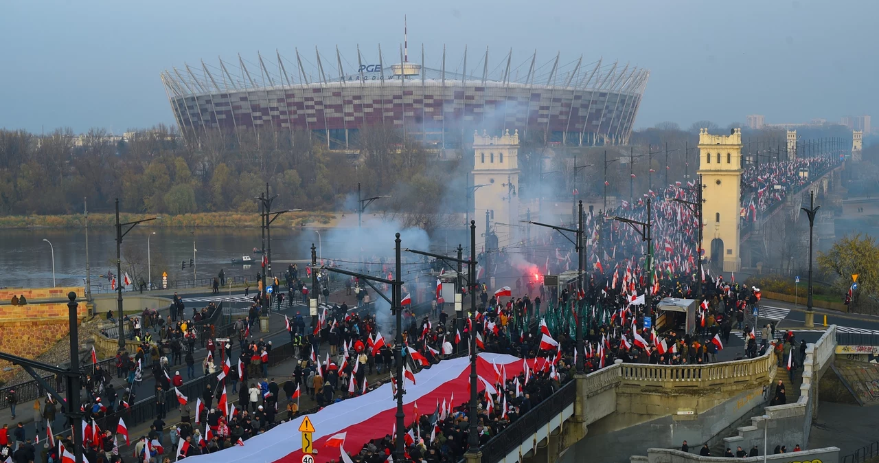 Marsz Niepodległości przechodzący przez Warszawę 