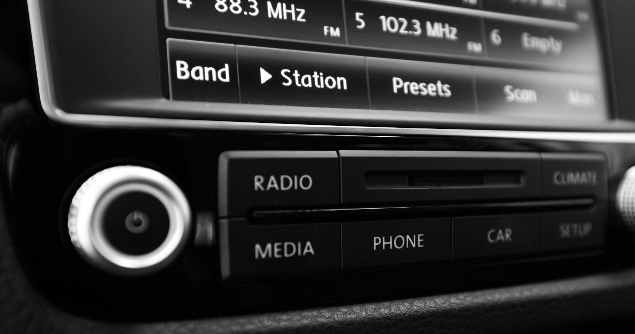 Ile wyniesie mandat za radio w aucie. Znamy stawki na 2026 rok