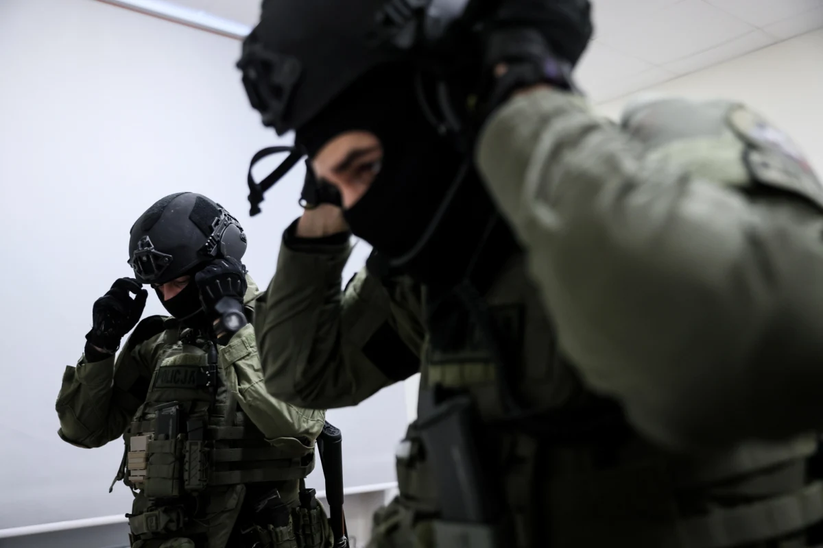 Wybuchy w gdańskiej dzielnicy Nowy Port. Trójmiejski reporter RMF FM Stanisław Pawłowski dowiedział się, że to część dużej, zorganizowanej akcji Centralnego Biura Śledczego Policji w Gdańsku. Funkcjonariusze działali w różnych częściach miasta.