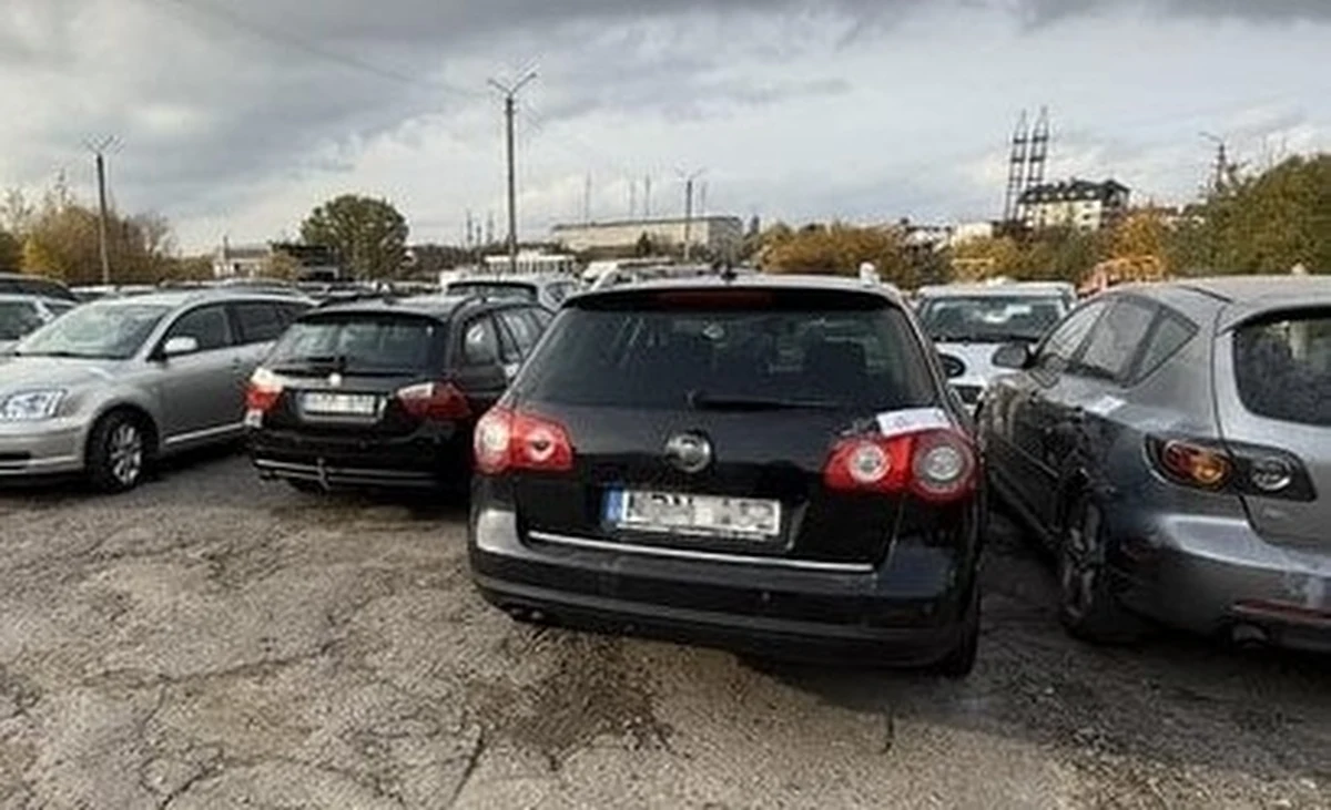 Co najmniej 500 samochodów nielegalnie trafiło od początku roku na Ukrainę pod pozorem pomocy dla ukraińskiej armii. Pojazdy były potem sprzedawane. Ukraińskie służby rozbiły w obwodzie lwowskim grupę przestępczą trudniąca się tym procederem. 