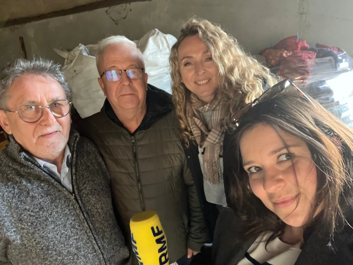 Gospodarze z Małopolski postanowili zorganizować zbiórkę na rzecz tych, którym powódź zabrała zbiory i zapasy. Z Rzeszotar koło Krakowa wyruszył dziś transport z darami dla mieszkańców zalanego Lewina Brzeskiego i okolic. Transport dotarł już na miejsce.