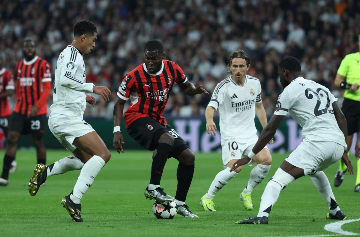 Manchester City przegrał w Lizbonie ze Sportingiem 1:4 i zakończył rekordową w Lidze Mistrzów serię 26 meczów bez porażki. Porażkę w 4. kolejce poniósł też broniący trofeum Real Madryt - z AC Milan 1:3. Liverpool pokonał na Anfield Bayer Leverkusen 4:0.