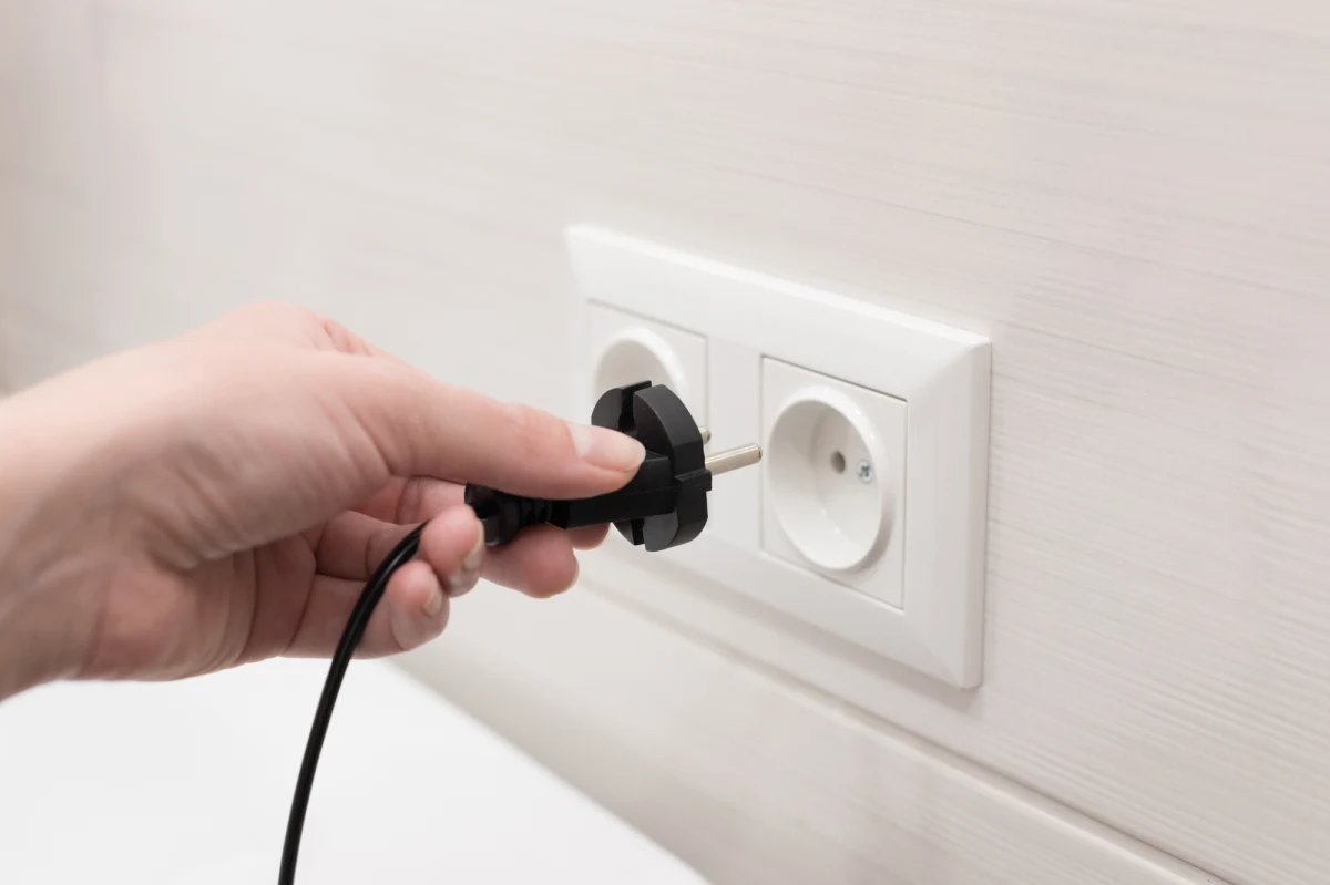 Tragedia w Puchałach, niedaleko Pruszkowa na Mazowszu. Po porażeniu prądem zmarło tam dwuletnie dziecko - informuje reporter RMF MAXX Przemysław Mzyk.