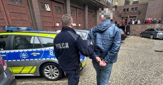 Czterech Gruzinów podejrzanych o zuchwały rozbój na 75-latku z Obornik Śląskich zatrzymali dolnośląscy policjanci. Cudzoziemcy napadli na starszego mężczyznę przed domem, gdy wrócił z gotówką z banku. 