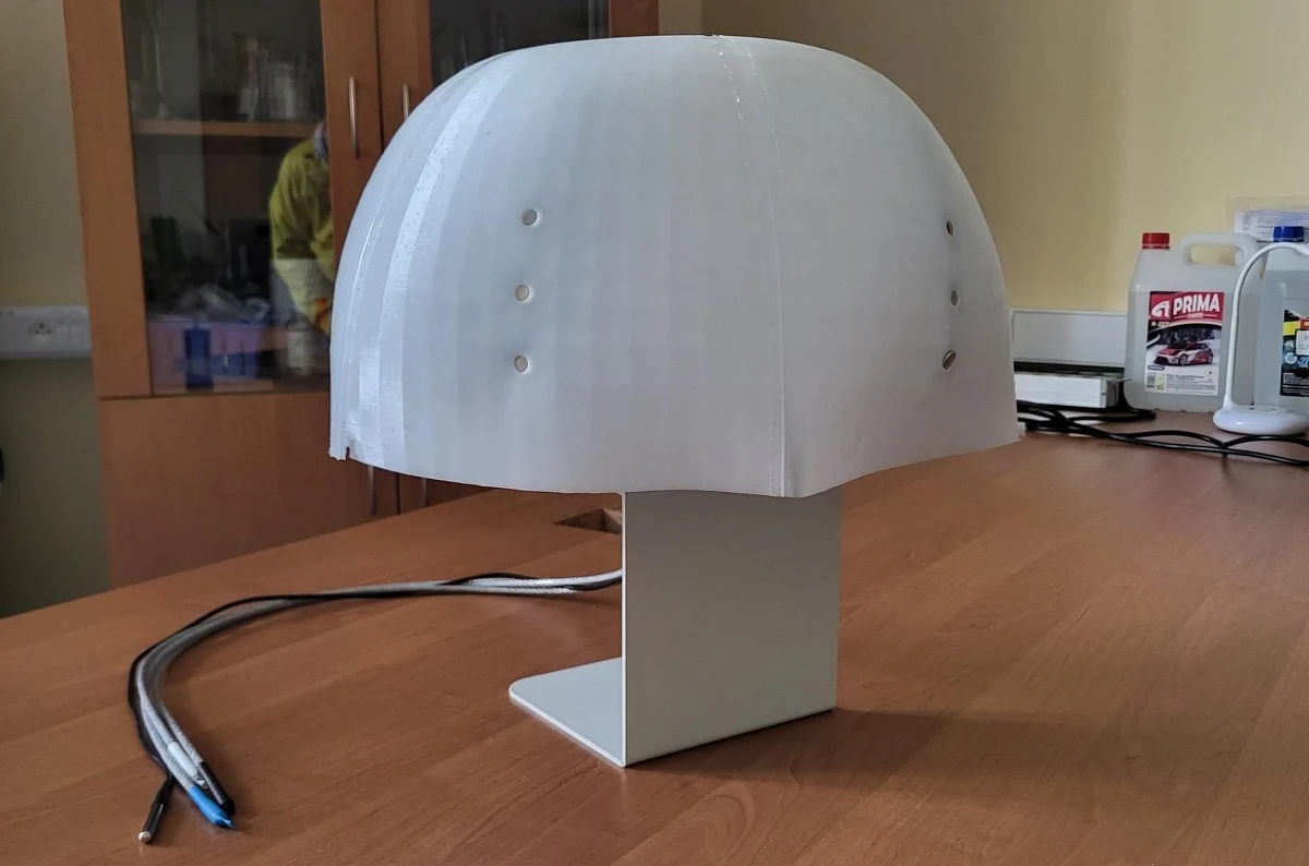 Robotyczna meduza, która bada jakość wody - to wynalazek studentów Uniwersytetu Kazimierza Wielkiego w Bydgoszczy. Urządzenie swoim kształtem przypomina parzydełkowca, porusza się jak on oraz sprawdza podstawowe parametry wody w jeziorach.