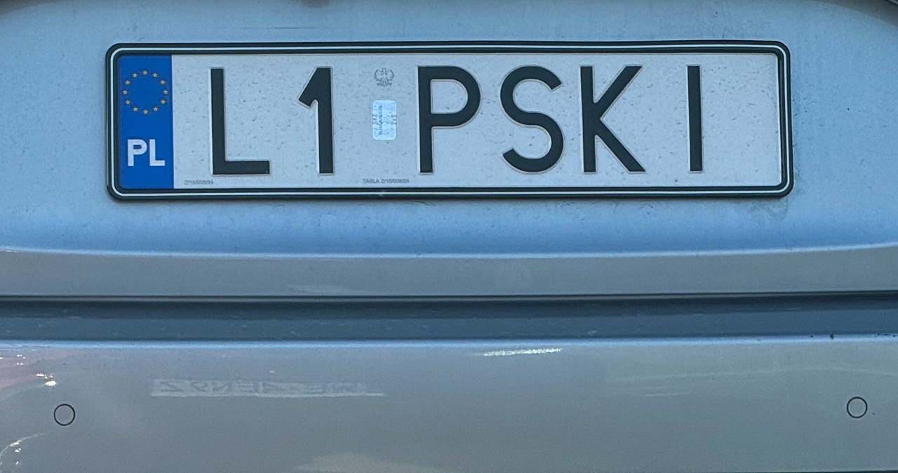 wiadomości,aktualności,Interia Kierowcy masowo płacą tysiąc złotych żeby się wyróżnić. Inni wytykają ich palcami