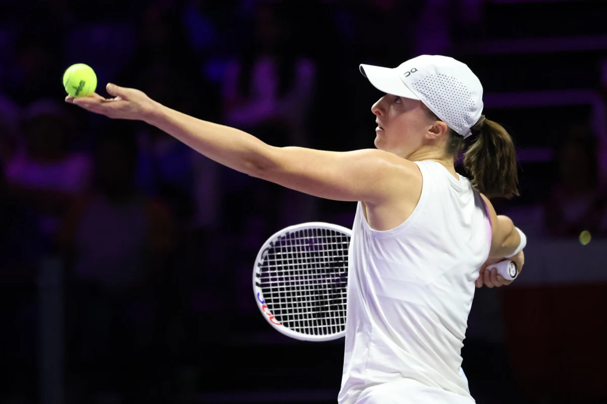 Zaskakująca informacja prosto z Rijadu. Iga Świątek nie zagra w czwartek w meczu fazy grupowej WTA Finals z Jessicą Pegulą. Amerykanka wycofała się z dalszej rywalizacji. W jej miejsce czwartkową rywalką Polki będzie rezerwowa, Rosjanka Daria Kasatkina.