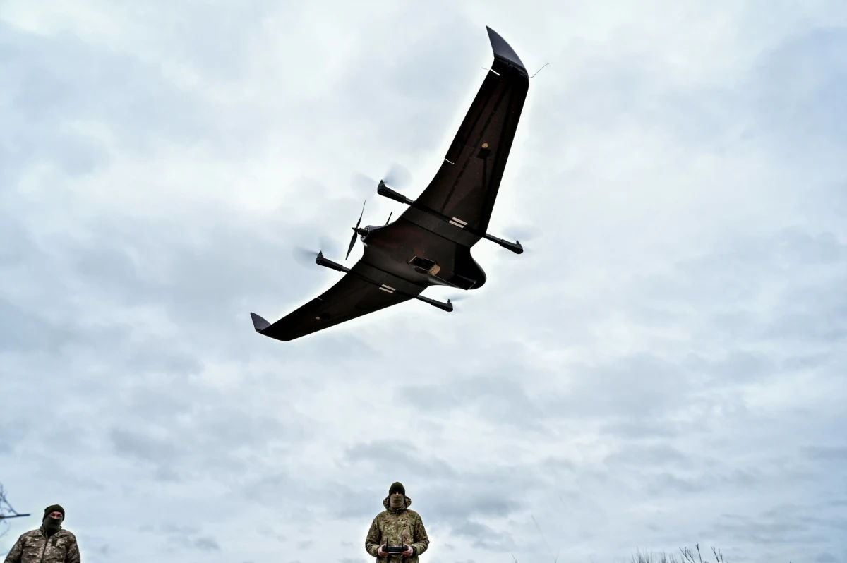 Ukraińskie drony kamikadze uderzyły w rosyjską flotę na Morzu Kaspijskim. Maszyny trafiły prawdopodobnie w dwa okręty rakietowe. Nie byłoby w tym nic niezwykłego, gdyby nie gigantyczny dystans, jaki pokonały ukraińskie bezzałogowce.