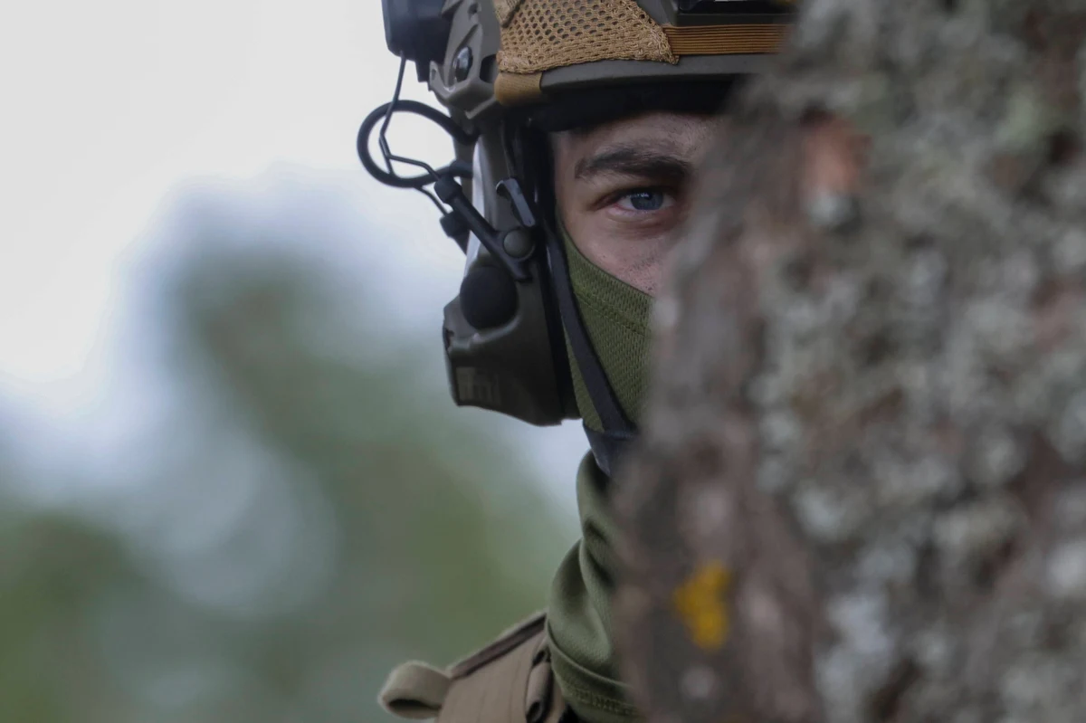 Niemiecki rząd zatwierdził w środę projekt nowego modelu służby wojskowej. Mężczyźni, którzy w przyszłym roku ukończą 18 lat, będą musieli wypełnić kwestionariusz dotyczący gotowości i zdolności do służby. W przypadku młodych pań dostarczenie takich informacji będzie dobrowolne.