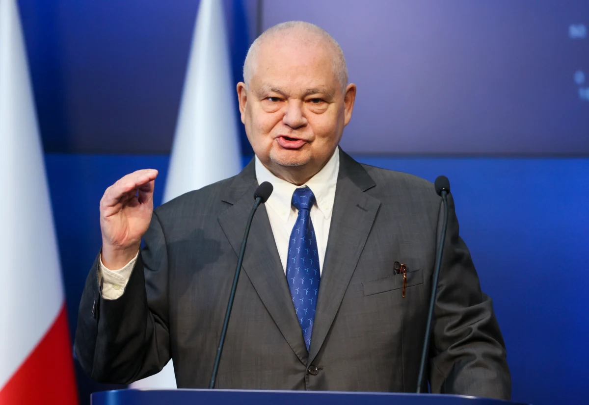 Wkład cen administrowanych w inflację jest wyjątkowo wysoki i we wrześniu wyniósł 2,3 punktu procentowego - poinformował prezes NBP Adam Glapiński. Gdyby nastąpiło zmniejszenie deficytu i zacieśnienie polityki fiskalnej, moglibyśmy szybciej przystąpić do luzowania polityki pieniężnej i obniżania stóp procentowych - ocenił.