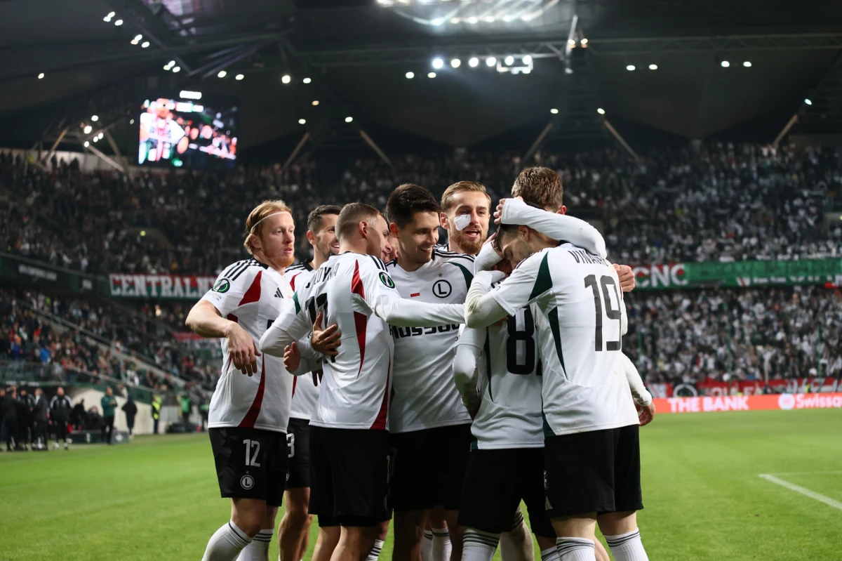 Legia Warszawa wygrała u siebie z Dynamem Mińsk 4:0 (1:0) w trzeciej kolejce fazy zasadniczej piłkarskiej Ligi Konferencji. To trzecie z rzędu zwycięstwo legionistów w tych rozgrywkach. Do tej pory nie stracili oni bramki.