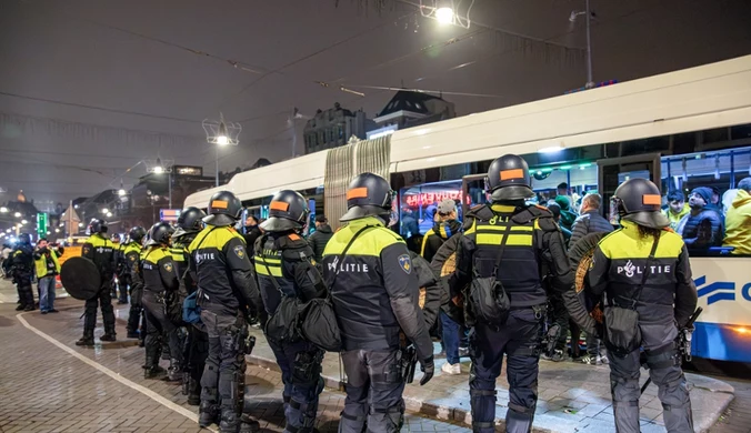 Szok po wydarzeniach w Amsterdamie, porównania do Nocy Kryształowej. Gniew w Izraelu