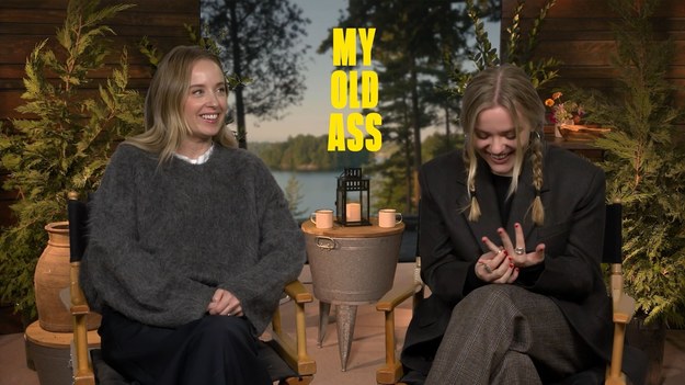 Na platformie Prime Video zadebiutował film „My Old Ass” w reżyserii Megan Park. Główna bohaterka, Elliott (w tej roli Maisy Stella), nagle spotyka starszą wersję siebie (Aubrey Plaza). Otrzymane od niej rady skłaniają nastolatkę do refleksji na temat relacji z rodziną, podejścia do miłości i do życia. Z okazji premiery filmu mieliśmy okazję porozmawiać z Megan Park i Maisy Stellą. „Chociaż nie klasyfikowaliśmy tego filmu jako „coming of age”, a takie historie są naprawdę ważne, podoba nam się pomysł, że to część podróży Elliott i otwarcie się na inną perspektywę, której wcześniej nie widzieliśmy” – opowiadała twórczyni.