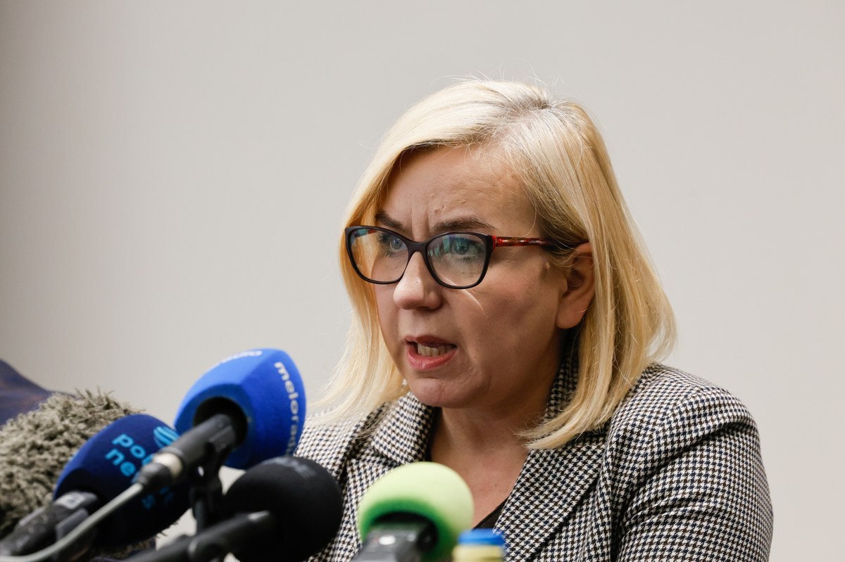 "Gwarantuję, że wszyscy dotknięci transformacją energetyczną, znajdą pracę" - odpowiada minister klimatu Paulina Hennig-Kloska na apel samorządowców w sprawie zbyt szybkiego tempa wygaszania elektrowni węglowych. Polityk podkreśla, że kompetencje osób pracujących w sektorze energii konwencjonalnej są potrzebne i nie da się przeprowadzić bez nich transformacji energetycznej.