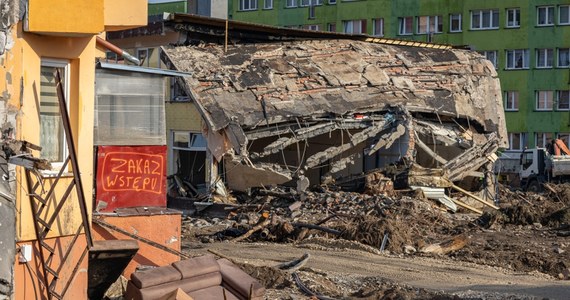 Naukowcy często przekonują, że gwałtowne wydarzenia pogodowe, takie jak wrześniowe powodzie w Polsce i Czechach czy październikowe w Hiszpanii, są skutkiem zmian klimatycznych. Czy jednak jesteśmy w stanie ocenić, na ile takie twierdzenia są prawdziwe i oszacować intensywność tych zjawisk, gdyby ocieplenia klimatu nie było? Naukowcy Alfred Wegener Institute przy Helmholtz Centre for Polar and Marine Research w niemieckim Bremerhaven podjęli próbę ustalenia, jak byłoby w przypadku niżu genueńskiego Boris, który sprowadził do nas katastrofalne ulewy. Na łamach czasopisma "Nature Communications Earth & Environment" piszą, że bez obecnego poziomu globalnego ocieplenia Boris zrzuciłby około 10 proc. mniej deszczu.