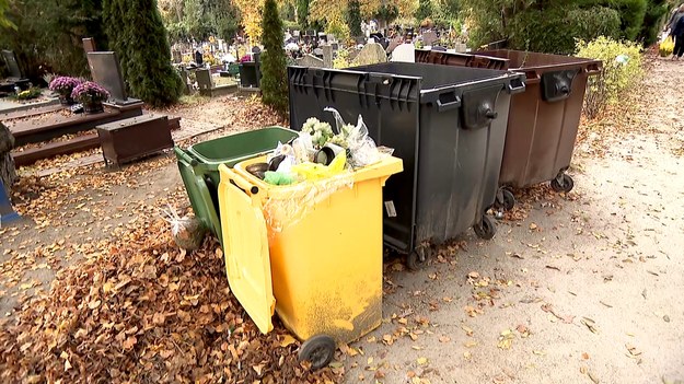 Święto zmarłych to także przepełnione pojemniki na odpady i tysiące wypalonych zniczy. Mimo ogromnego obciążenia dla środowiska naturalnego, na ten dzień można spojrzeć też w nowy, bardziej ekologiczny sposób. Maciej Stopczyk.