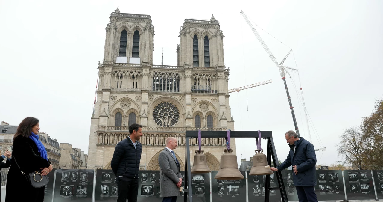 Dzwony z katedry Notre Dame zostały uruchomione w piątek