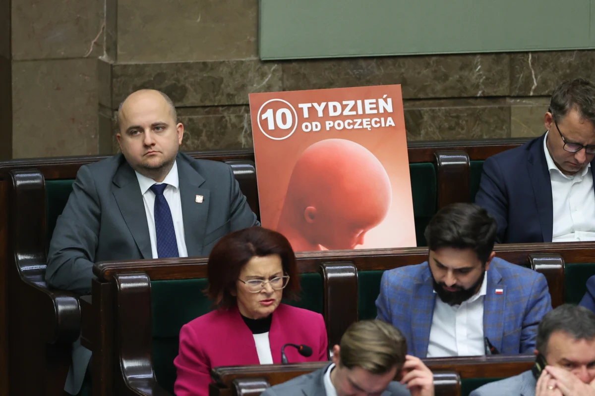 Sejm skierował do dalszych prac w komisji poselski projekt nowelizacji Kodeksu karnego ws. częściowej dekryminalizacji aborcji.