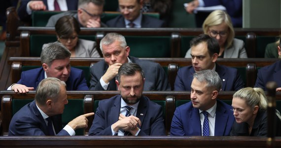 Sejm jednogłośnie uchwalił wraz z poprawkami ustawę o ochronie ludności i obronie cywilnej. Zakłada ona powstanie systemu ochrony ludności, który będzie mógł się przekształcić w obronę cywilną. Na realizację nowych rozwiązań rząd będzie przeznaczać rocznie nie mniej niż 0,3 proc. PKB.