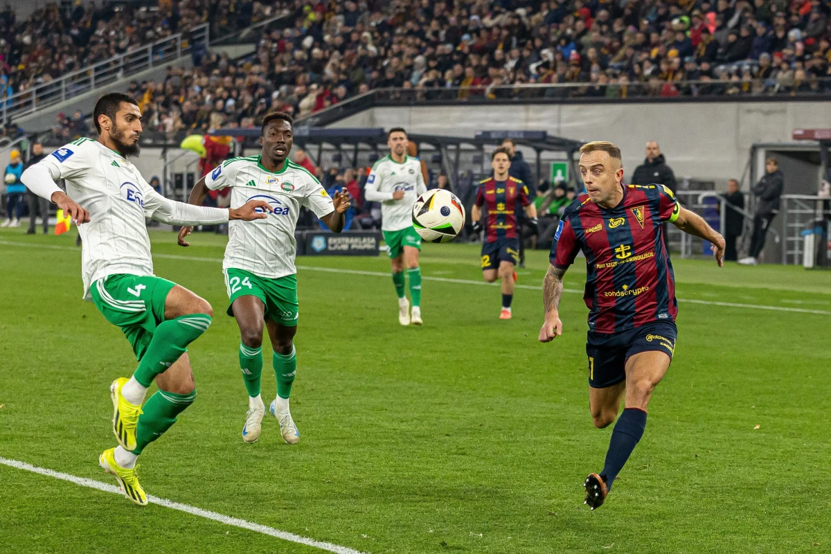 Piłkarze Pogoni, po siedmiu ligowych zwycięstwach z rzędu na własnym stadionie, tym razem przegrali z Radomiakiem Radom 0:1. Zwycięską bramkę zdobył Paulo Henrique, ale bohaterem drużyny z Mazowsza został Maciej Kikolski, który nie przepuścił piłki nawet w najkorzystniejszych dla gospodarzy sytuacjach.