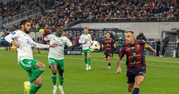 Piłkarze Pogoni, po siedmiu ligowych zwycięstwach z rzędu na własnym stadionie, tym razem przegrali z Radomiakiem Radom 0:1. Zwycięską bramkę zdobył Paulo Henrique, ale bohaterem drużyny z Mazowsza został Maciej Kikolski, który nie przepuścił piłki nawet w najkorzystniejszych dla gospodarzy sytuacjach.