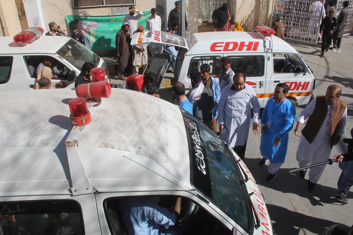 Masakra na stacji kolejowej w Pakistanie. Co najmniej 24 osoby zginęły, a ponad 40 zostało rannych w sobotę po wybuchu bomby w mieście Kweta, stolicy prowincji Beludżystan, w południowo zachodniej części kraju. Wielu rannych jest w stanie krytycznym. Do ataku przyznali się separatyści walczący o autonomię prowincji.