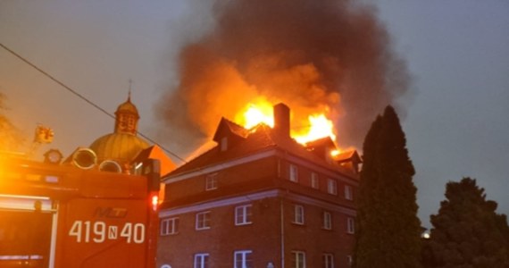 Poważny pożar w Braniewie. Spalił się dach klasztoru redemptorystów. Z budynku ewakuowało się pięć osób.