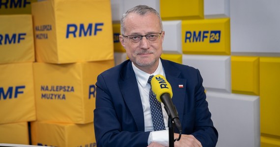 "To nie byłaby najlepsza kandydatura" - powiedział na antenie RMF FM Marek Magierowski, pytany przez Krzysztofa Ziemca, czy chciałby wystartować w przyszłorocznych wyborach prezydenckich. "Wydaje mi się, że jest w Polsce dzisiaj kilkunastu, jeśli nie kilkudziesięciu aktywnych polityków, którzy się do tej roli nadają. Mają większe doświadczenie polityczne, dużo większą wprawę" - dodał.