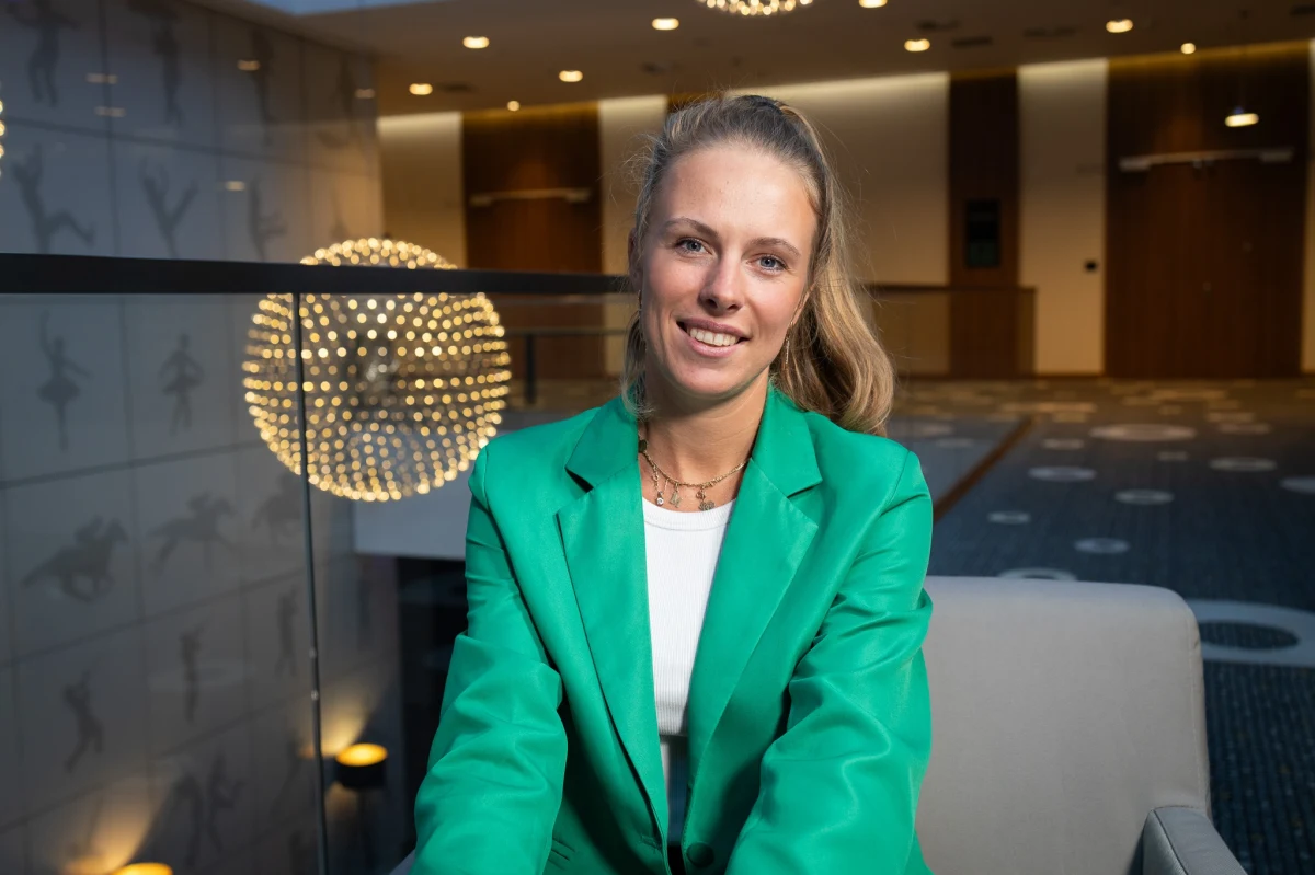 To był najlepszy w karierze sezon Magdaleny Fręch. Nasza tenisistka dotarła na 24. miejsce w światowym rankingu i jako czwarta Polka w historii wygrała turniej WTA. We wrześniu triumfowała w Guadalajarze. "Całkowicie zmieniłam podejście do tenisa, dyscypliny jako takiej. Dało mi to duże poczucie, że robię to, bo to kocham i będę się tym cieszyć, bo to nie będzie trwało wiecznie" - mówi zawodniczka w rozmowie z Patrykiem Serwańskim z redakcji sportowej RMF FM.