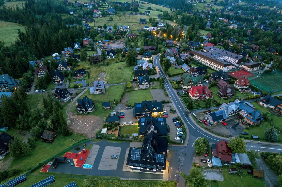 Woda w gminnym wodociągu w Kościelisku jest już czysta - przekazały władze tej podhalańskiej gminy. Zgodnie z procedurami sanepid będzie mógł wygasić decyzję o przydatności wody do spożycia dopiero w niedzielę.