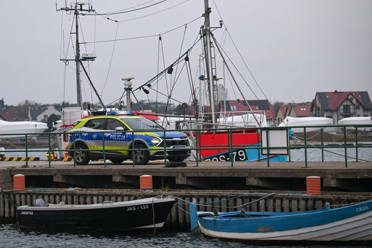 Przerwano poszukiwania nurka, który przed południem zaginął podczas schodzenia do wraku ORP Ślązak w wodach Zatoki Puckiej. Jednostki wracają do baz. Akcja zostanie wznowiona w niedzielę – poinformowała Morska Służba Poszukiwania i Ratownictwa SAR.