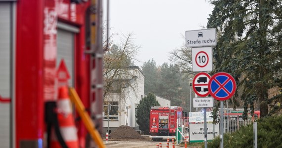 Trzy osoby zostały poszkodowane podczas pożaru, do którego doszło w sobotnie przedpołudnie w szpitalu w podpoznańskim Puszczykowie. Jak ustalono, płomienie pojawiły się najprawdopodobniej w serwerowni. Nadzór budowlany wydał decyzję o wyłączeniu z użytkowania jednego skrzydła placówki. 