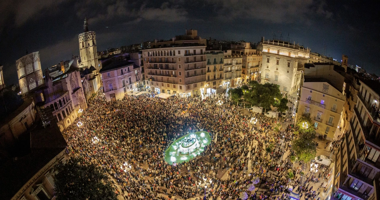 Wielkie protesty w Walencji po powodzi. Na ulice wyszło ponad 100 tys. osób