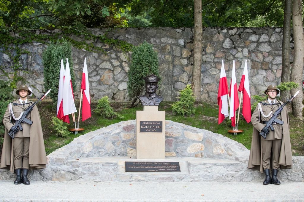 Pomnik gen. Józefa Hallera w Jurczycach odsłonięty w 2018 roku przez Andrzeja Dudę