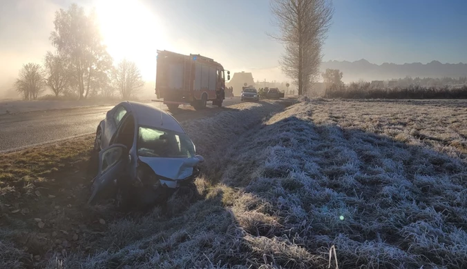 Samochody wpadły do rowu. Seria wypadków, 11 uszkodzonych aut