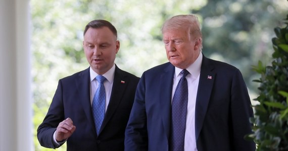 Andrzej Duda nie planował w piątek wylotu do USA na spotkanie z Donaldem Trumpem, a Kancelaria Prezydenta nie organizowała takiej wizyty - zapewniają przedstawiciele kancelarii Małgorzata Paprocka i Mieszko Pawlak. Prezydent nie rozmawiał także telefonicznie z Trumpem, który z przytupem wraca do Białego Domu.