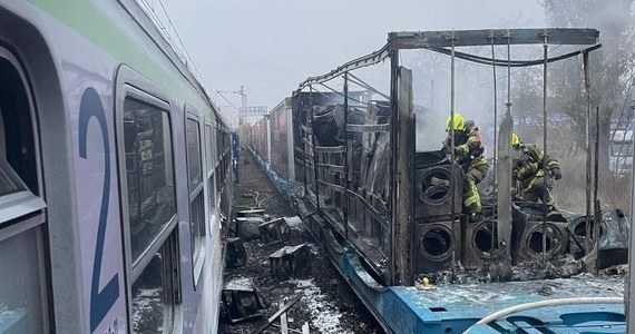 Ok. 1000 osób trzeba było ewakuować z pociągu specjalnego w okolicy dworca Poznań Górczyn. To kibice Legii Warszawa, którzy jechali na mecz z Lechem Poznań. Powodem był poważny pożar składu towarowego, jadącego równoległym torem. 