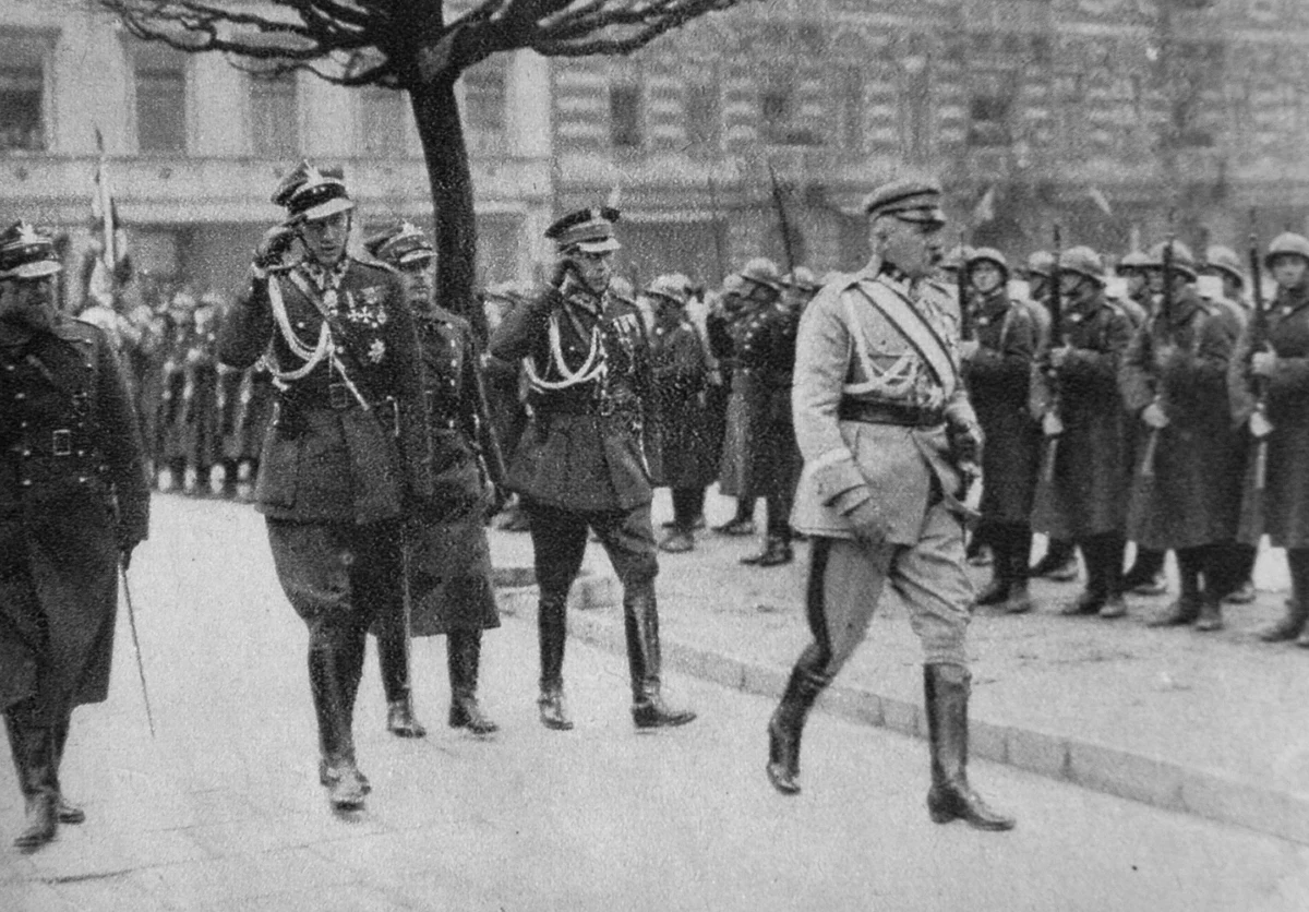 11 listopada, dzień pełen dumy i radości, jest symbolem odzyskania przez Polskę niepodległości po ponad stu latach zaborów. Jednak aby w pełni zrozumieć wagę tej daty, warto spojrzeć na nią z szerszej perspektywy historycznej. To nie tylko dzień, w którym Józef Piłsudski "powiedział, że teraz już będzie na nowo Polska odrodzona", ale początek procesu, który trwał znacznie dłużej i był znacznie bardziej skomplikowany. "Ten proces trwał od kilku tygodni, do nawet kilku lat" - mówi w rozmowie z Beniaminem Piłatem-Kubiakiem prof. UAM w Poznaniu Paweł Stachowiak. 