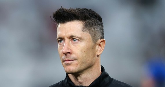 Polski Związek Piłki Nożnej poinformował, że Robert Lewandowski opuści najbliższe zgrupowanie kadry. Kapitan Biało-Czerwonych jest kontuzjowany.