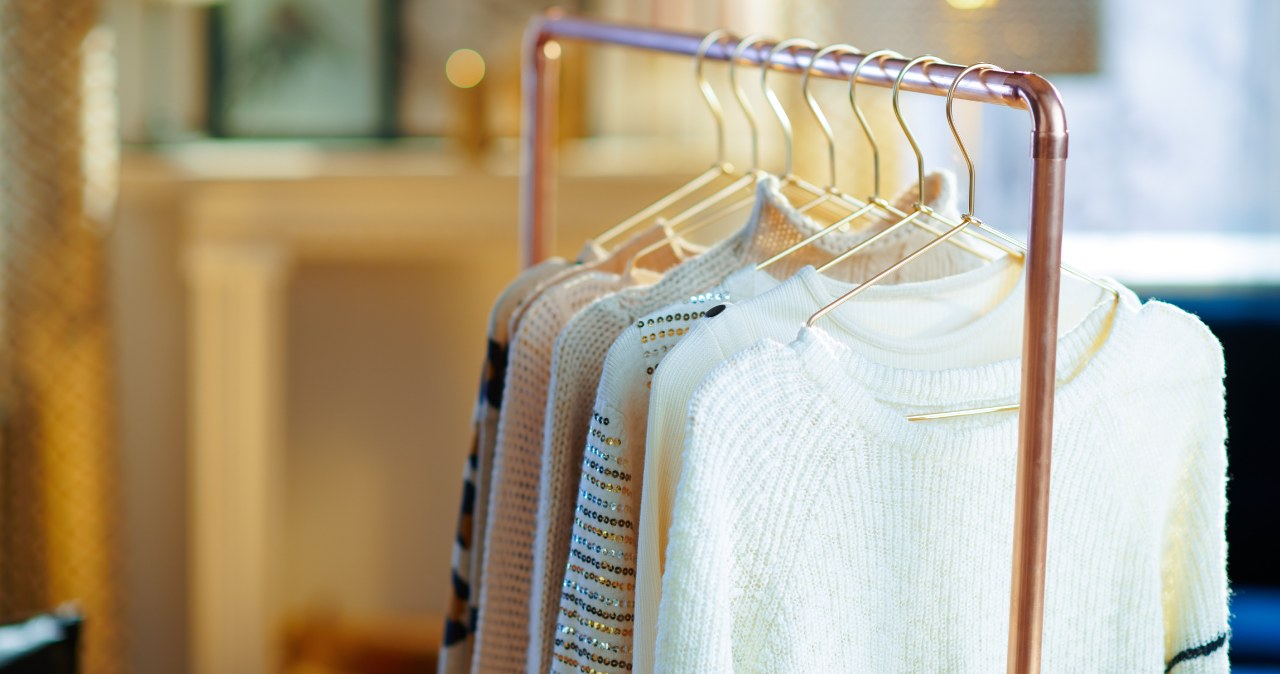 Taki sweter pokochały gwiazdy. Zastępuje 2 części garderoby