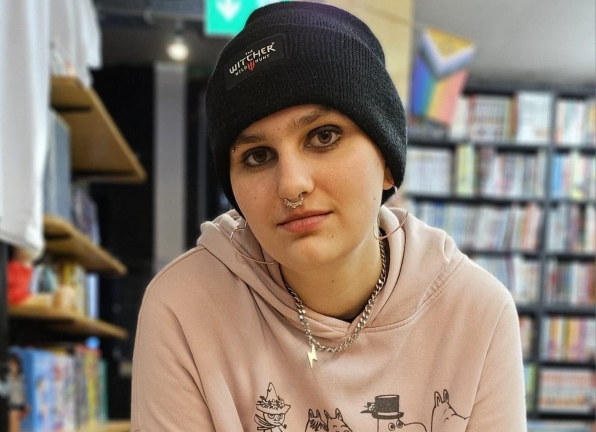 "Jestem w Belgii chodzącym banerem Polski" - mówi 19-letnia Stasia Borginon, studentka akademii sztuki Sint Lukas w Brukseli, a prywatnie córka naszej korespondentki. Stasia należy do pokolenia, urodzonego już po wejściu Polski do Unii Europejskiej, które mieszkając za granicą, nie ma kompleksów, nie wstydzi się swoich korzeni, a wręcz eksponuje je na każdym kroku. Także w tworzonej przez siebie sztuce. 