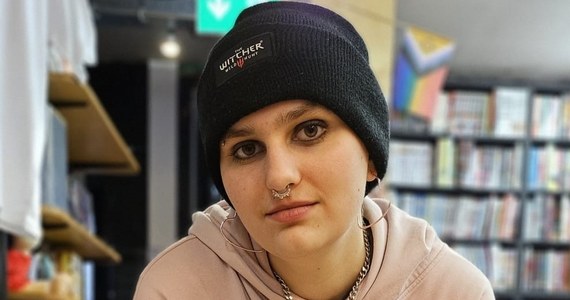 "Jestem w Belgii chodzącym banerem Polski" - mówi 19-letnia Stasia Borginon, studentka akademii sztuki Sint Lukas w Brukseli, a prywatnie córka naszej korespondentki. Stasia należy do pokolenia, urodzonego już po wejściu Polski do Unii Europejskiej, które mieszkając za granicą, nie ma kompleksów, nie wstydzi się swoich korzeni, a wręcz eksponuje je na każdym kroku. Także w tworzonej przez siebie sztuce. 