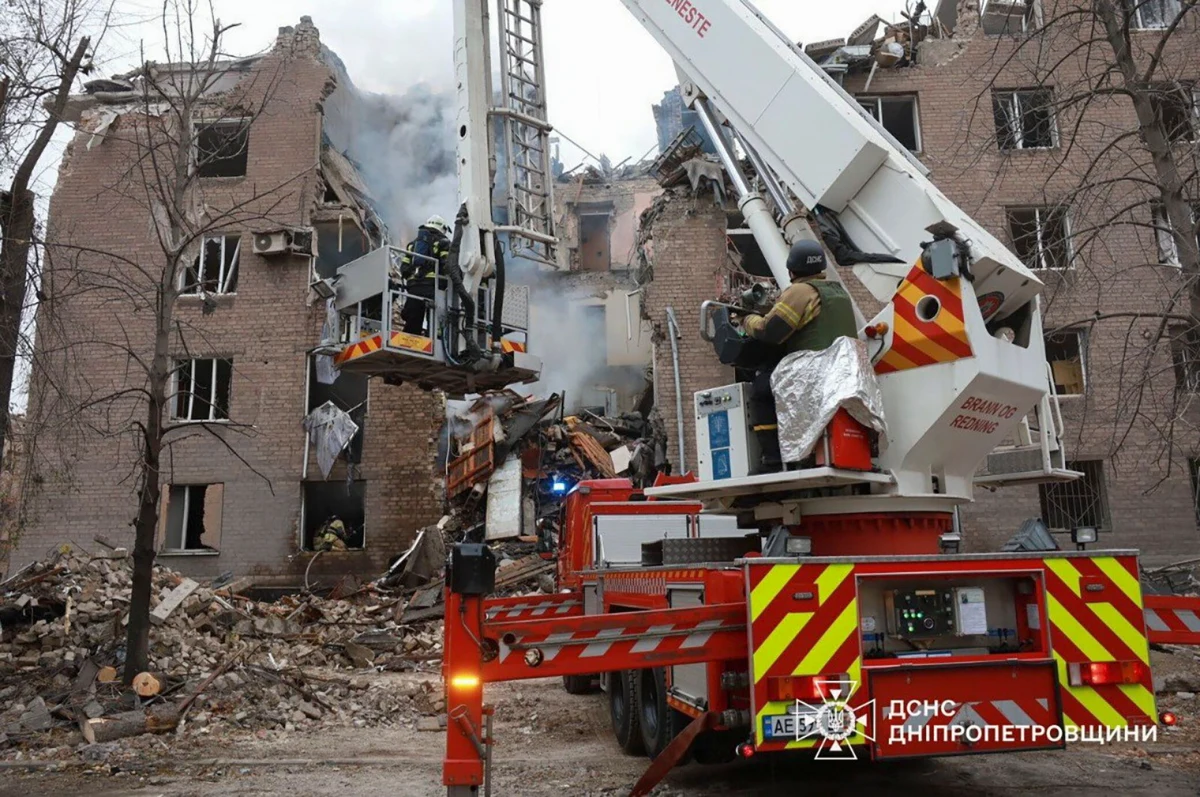 Siły ukraińskie w rosyjskim obwodzie kurskim powstrzymują 50-tysięczne zgrupowanie wojsk przeciwnika - oświadczył prezydent Ukrainy Wołodymyr Zełenski po naradzie z najwyższym dowództwem wojskowym.