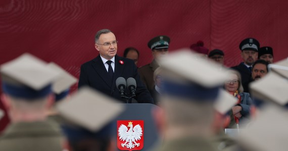 "Jeżeli będziemy silni, jeżeli będziemy odpowiedzialni, to będzie trwał pokój w naszej części Europy. Przetrwamy wszystkie zawieruchy dziejowe i będzie także trwała niepodległa, suwerenna Rzeczpospolita" - mówił w przemówieniu z okazji Narodowego Święta Niepodległości prezydent Andrzej Duda. "Dzisiejsza Rosja nie będzie w stanie sobie poradzić z silnym Zachodem. Ale on musi być silny. Musi być silny własnym potencjałem militarnym, musi być silny własną gospodarką i musi być silny żelaznym wsparciem i współpracą ze Stanami Zjednoczonymi" - przekonywał. 